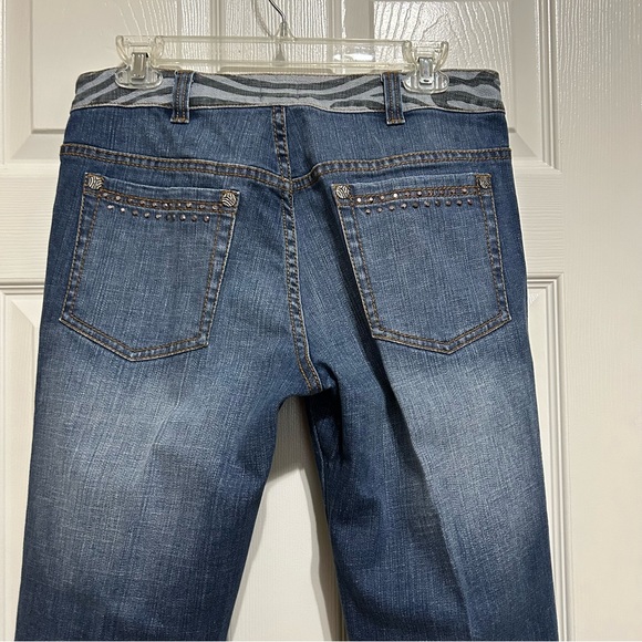 V Christina Fancy Denim Capris - Picture 6 of 8